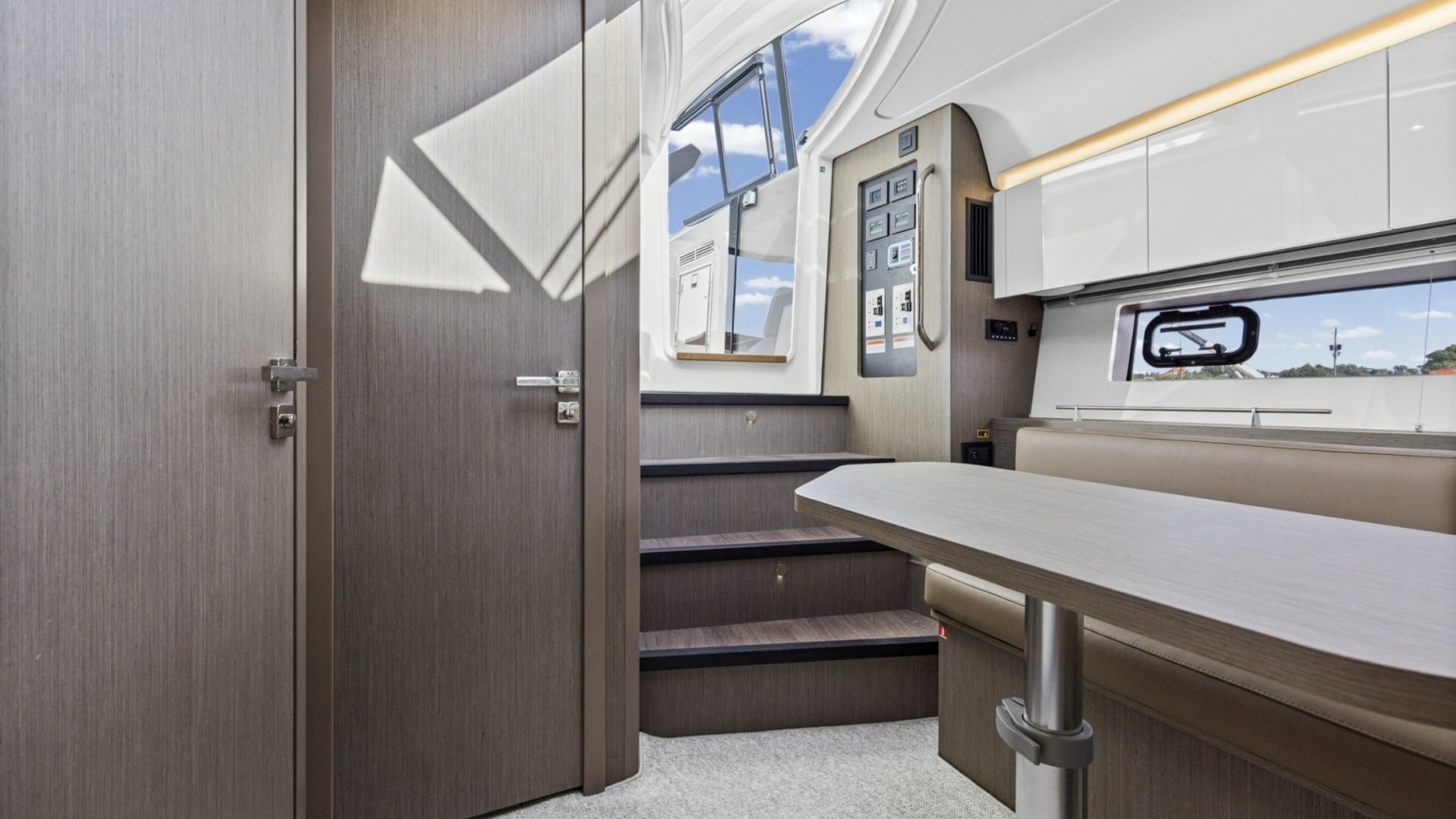 Beneteau 41 Grand Turismo — War Downs Eagle - Photo 2