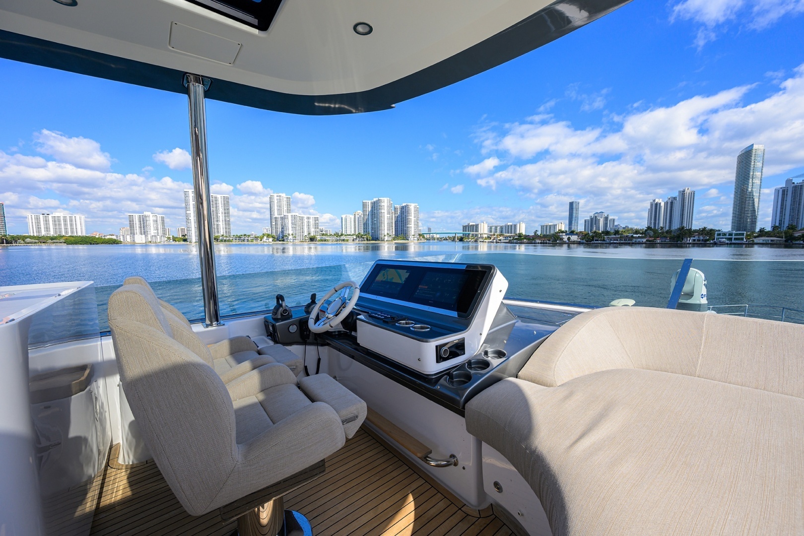 DT78 78ft Azimut Yacht For Sale
