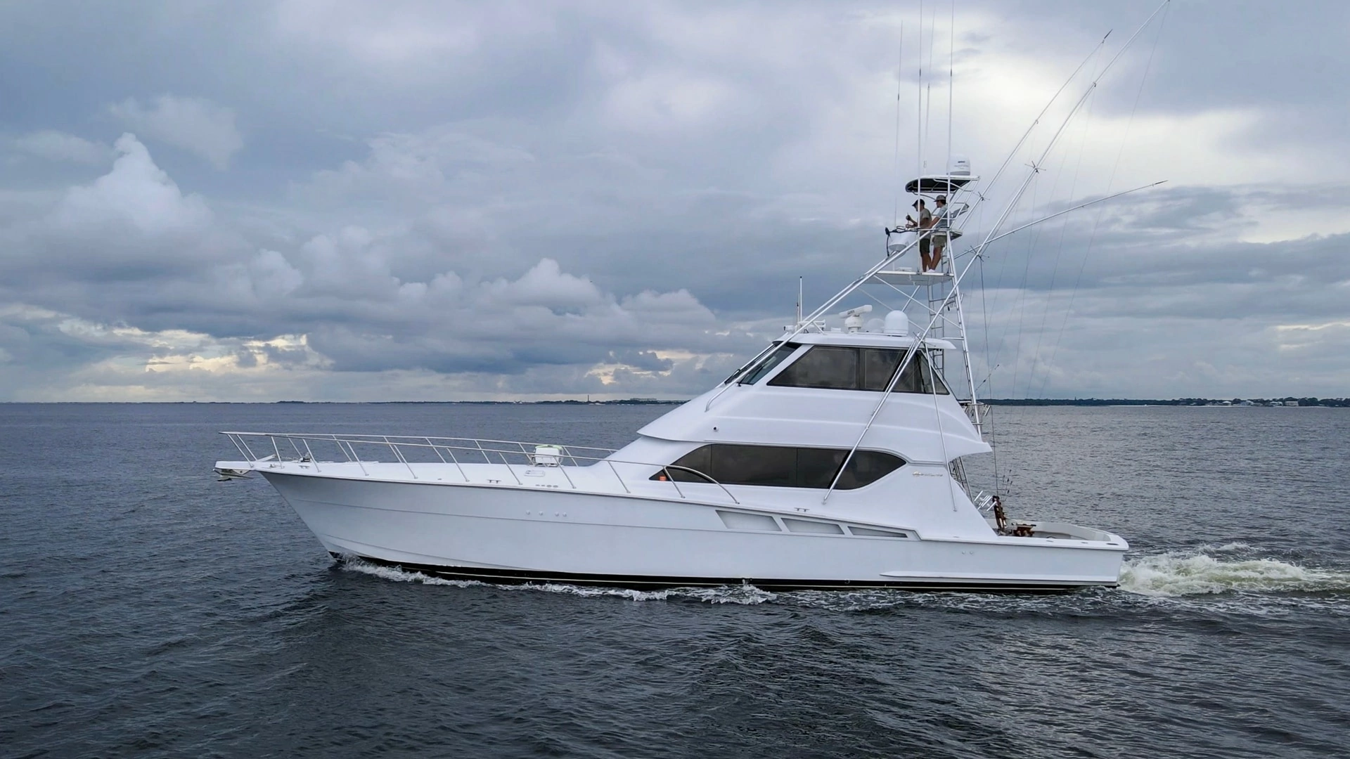 Hatteras 60 Enclosed Bridge Convertible Yacht For Sale