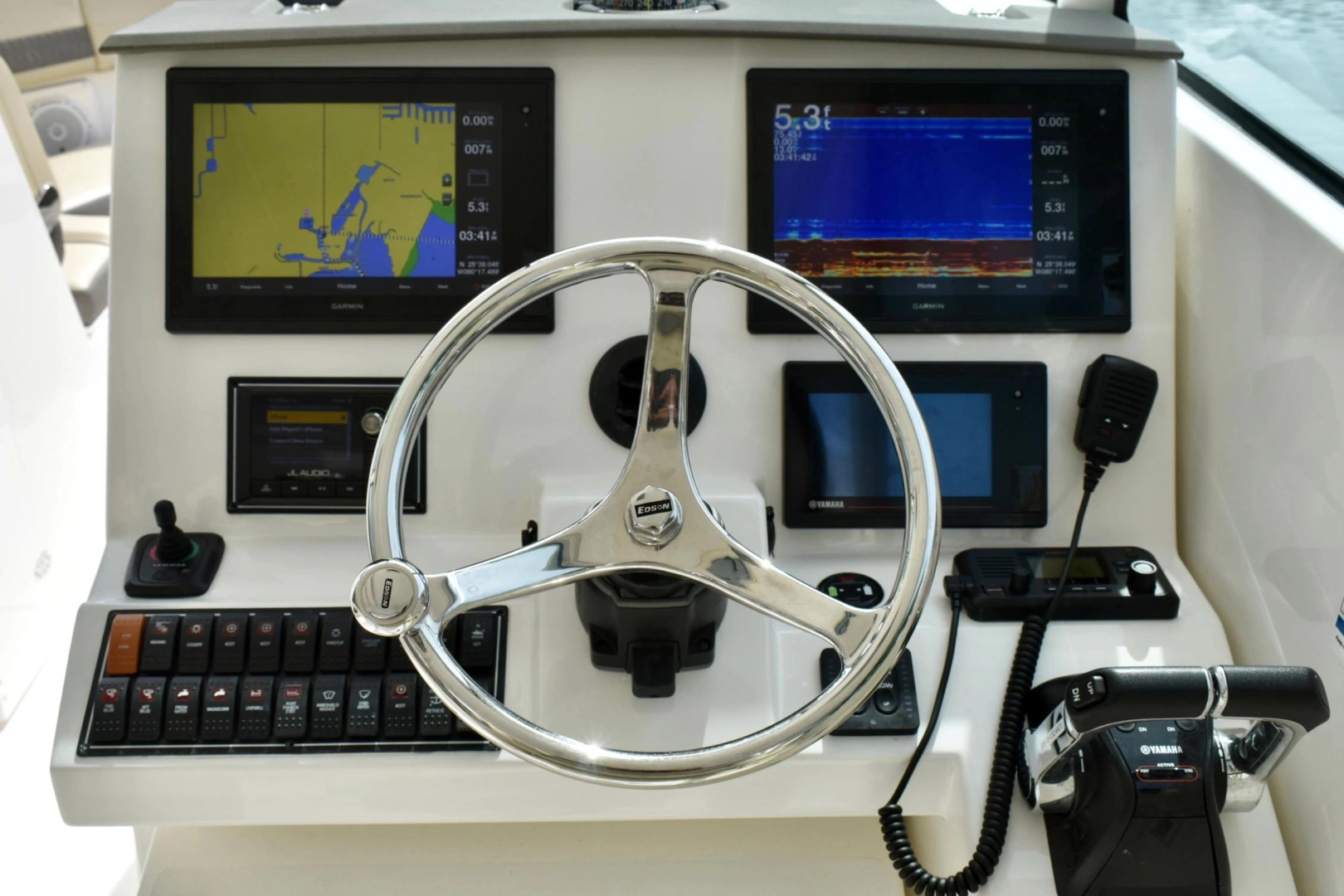 Pursuit DC 325 Dual Console Yacht For Sale