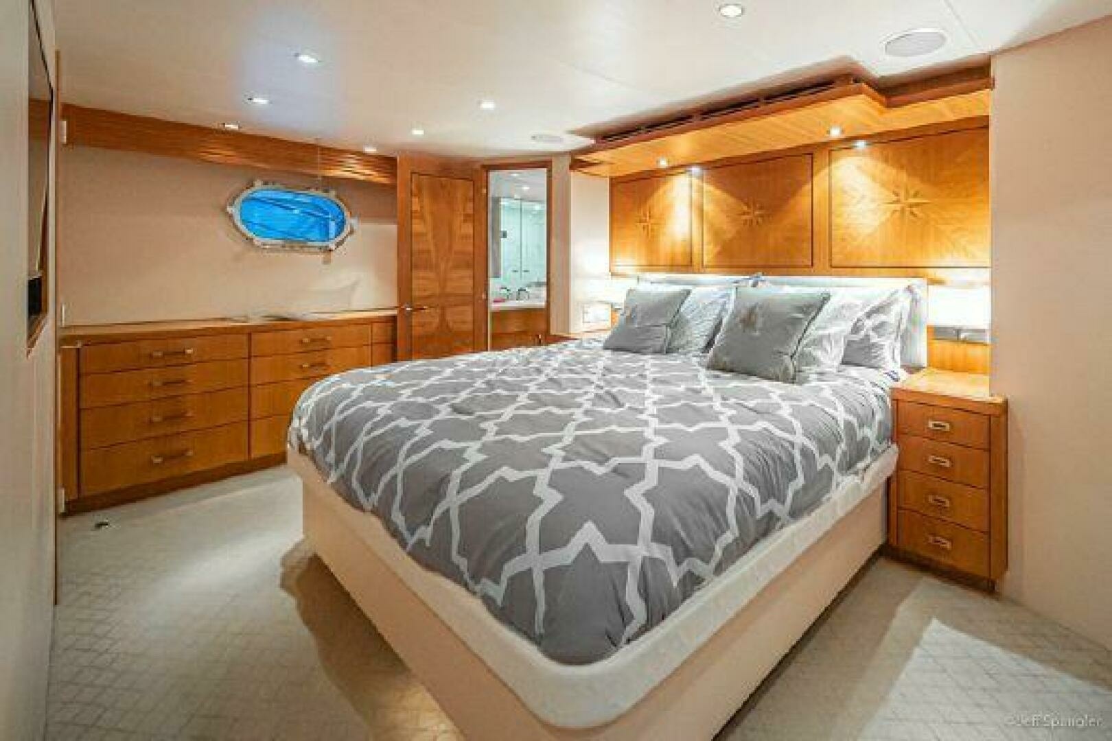 Hatteras 77 Enclosed Bridge — Desperado - Photo 18