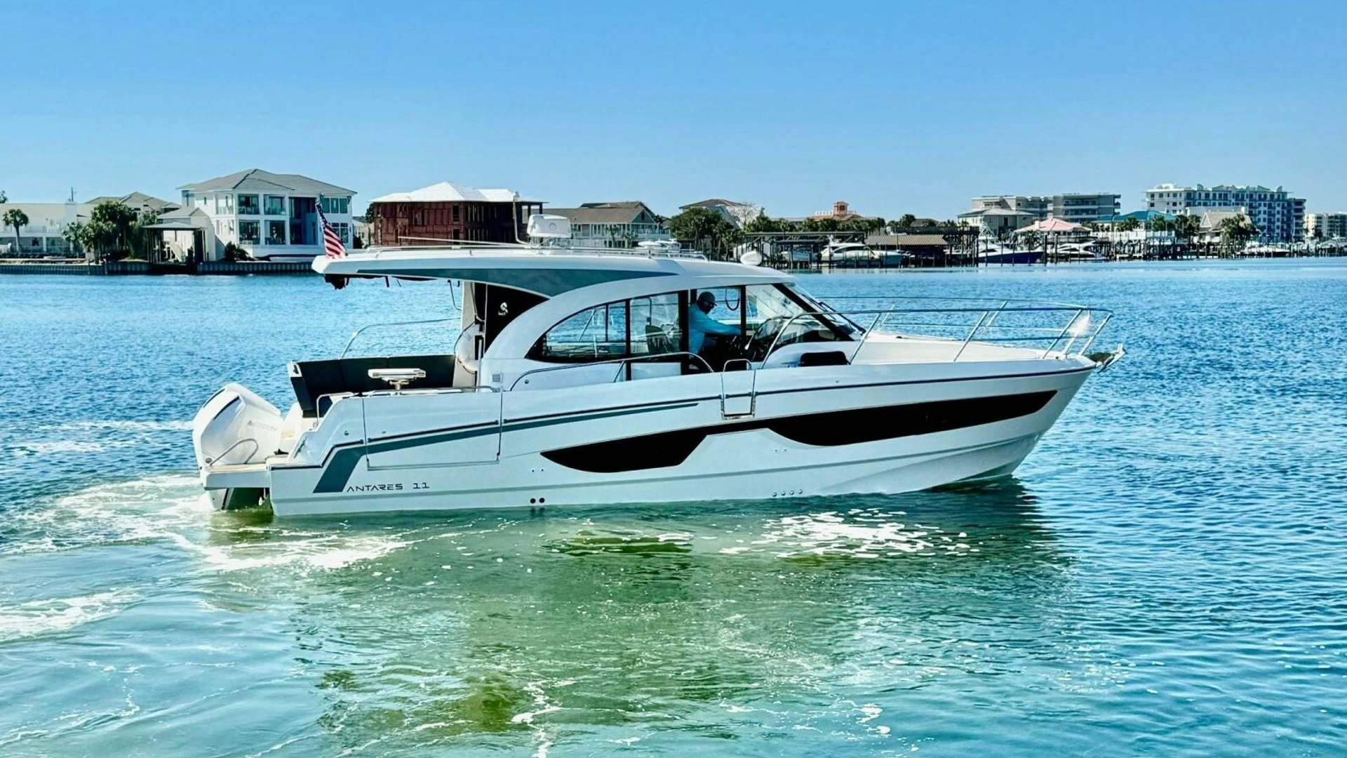 2022 Beneteau Antares 11
