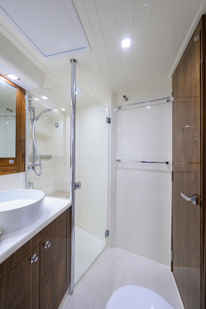 2023 Riviera 5400 Sport Yacht