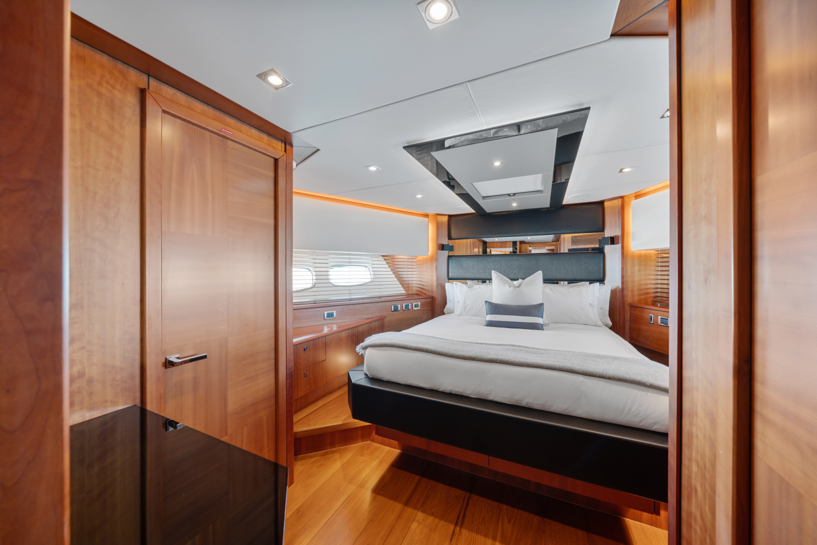 84ft Sunseeker Yacht For Sale