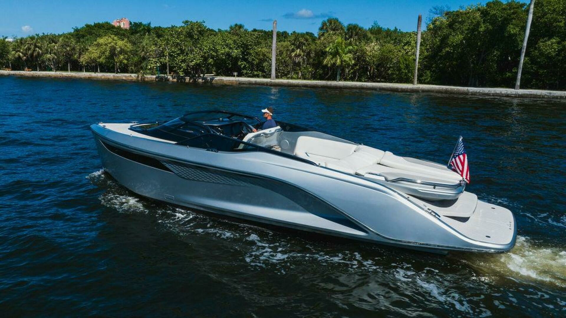 2020 Princess R35 — photograph 2