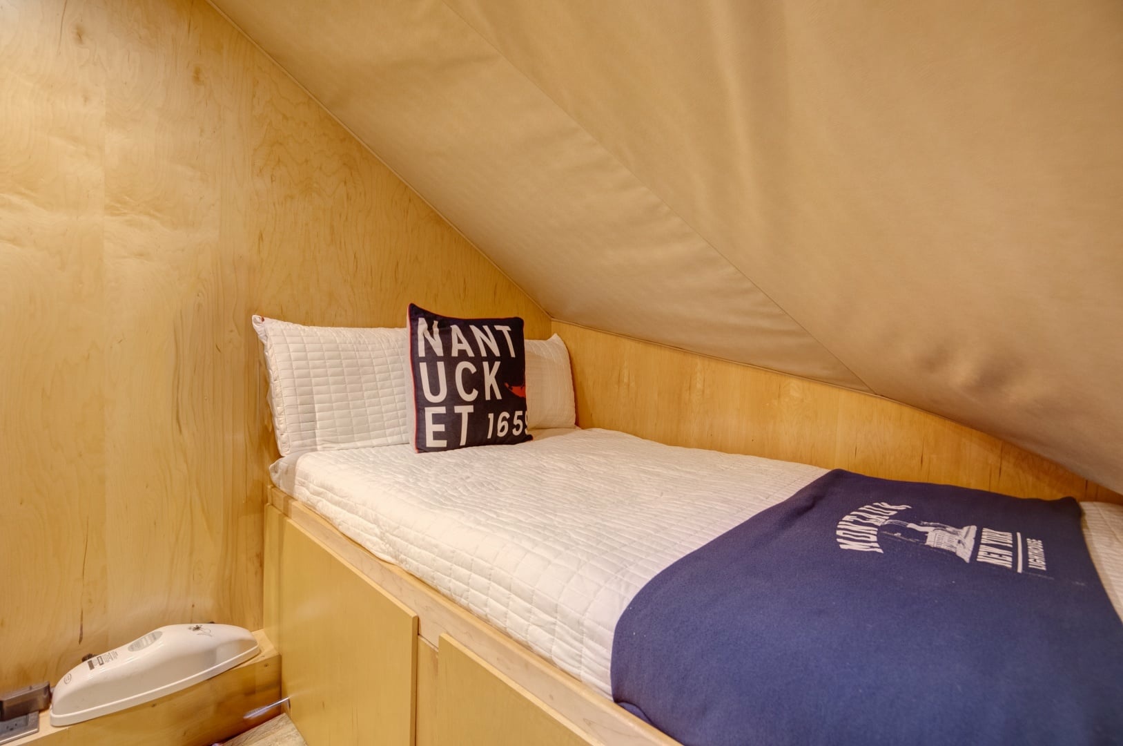Viking 82 - Done Deal - Bunk Room