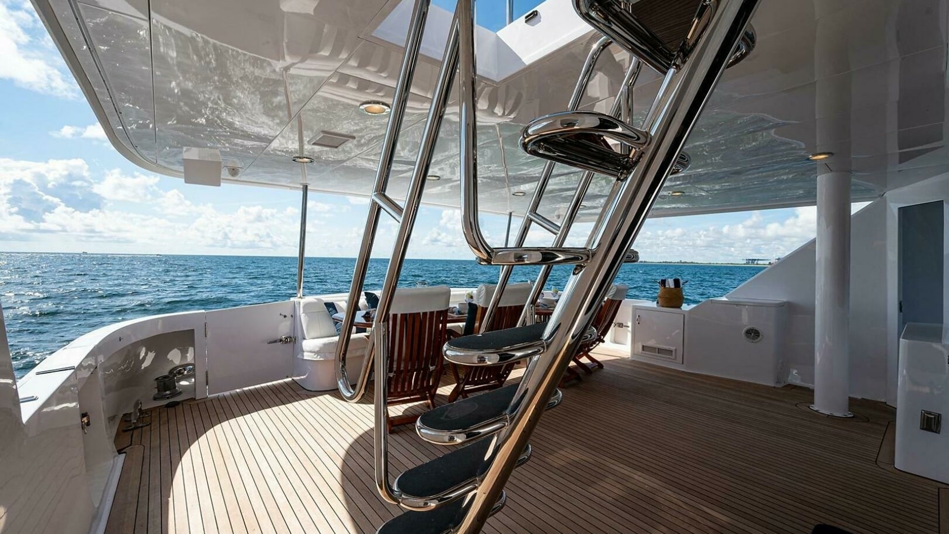Magnum Ride 100ft Hatteras Yacht For Sale