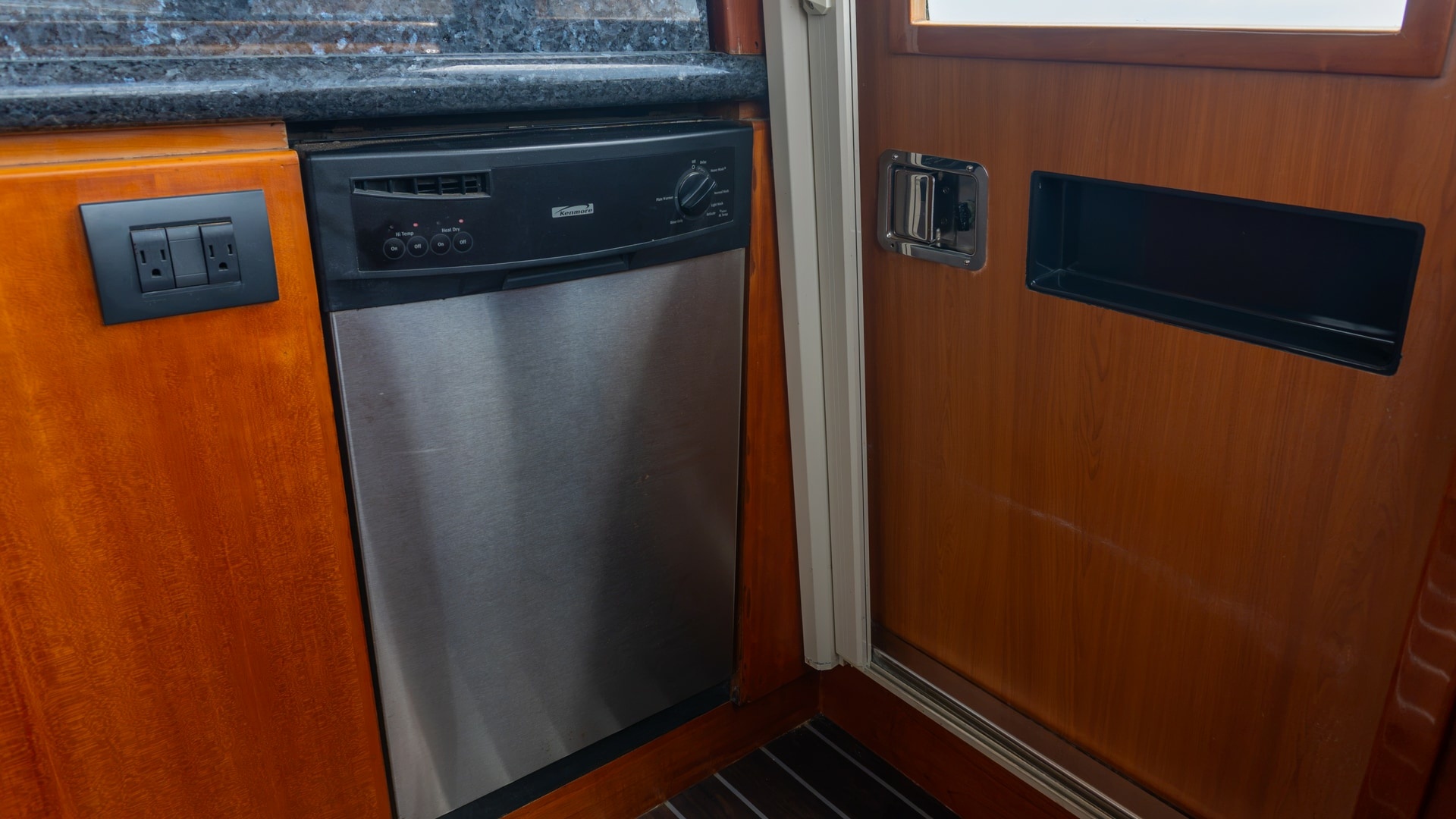 Pegasus 70ft West Bay Yacht For Sale