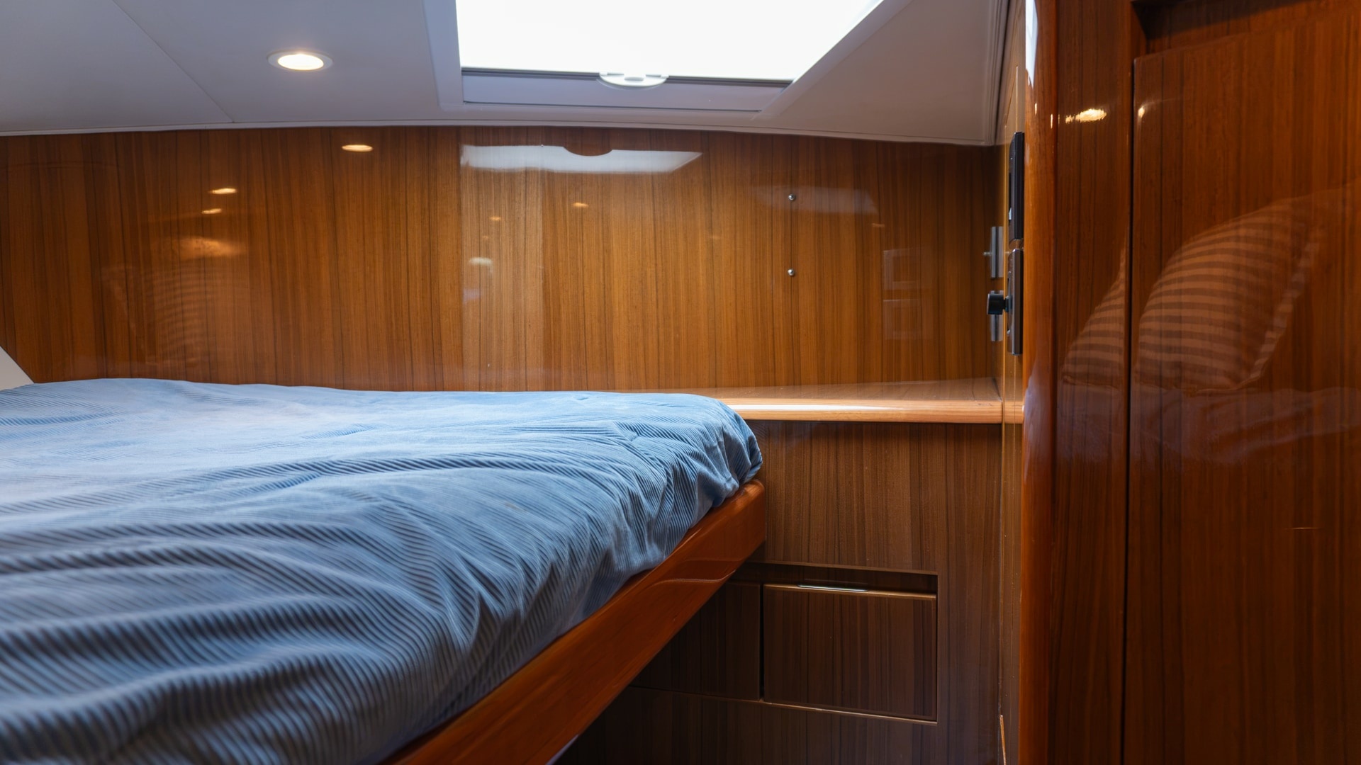 Viking 50 Convertible — Jammin - Photo 30