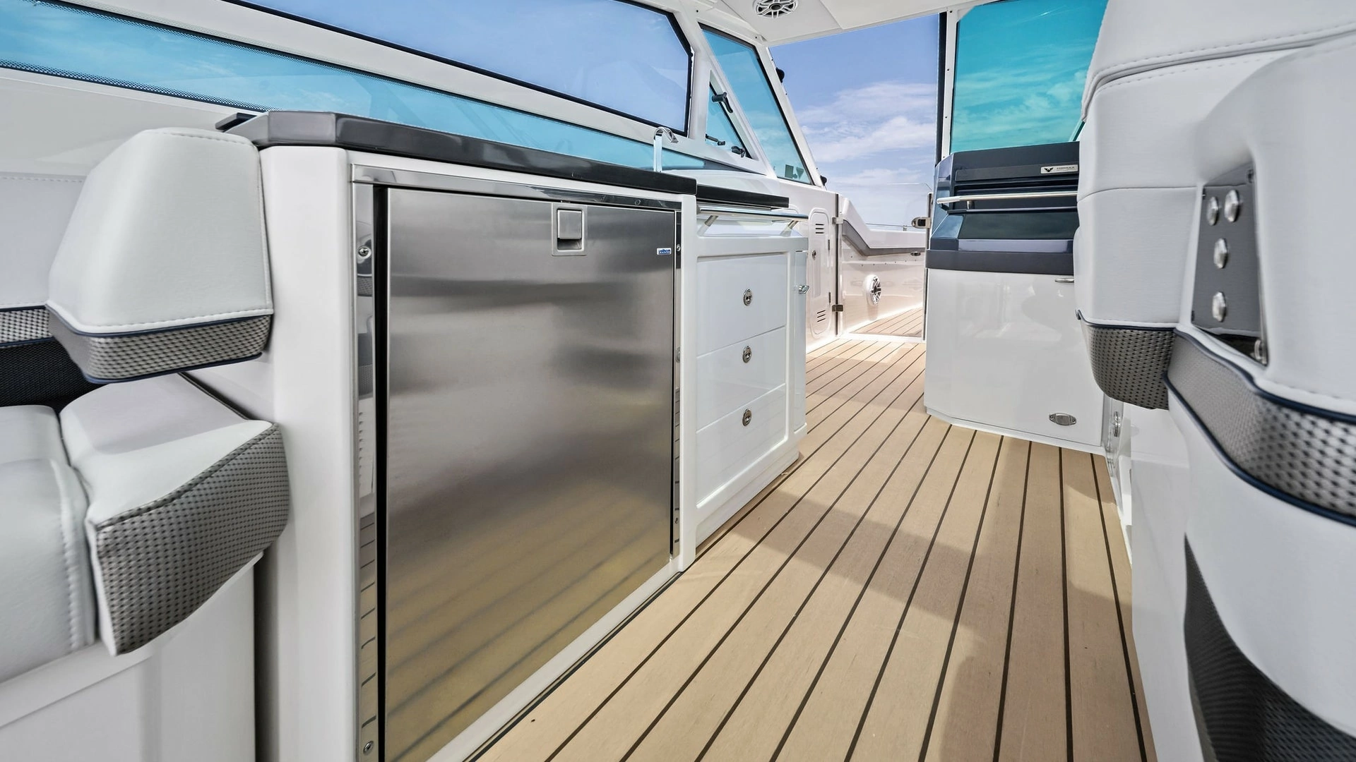Formula 430 Super Sport Crossover Yacht For Sale