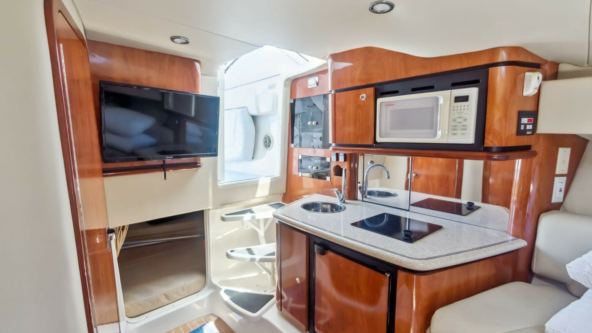 SWIFT SERENITY 38ft Fountain Yacht For Sale