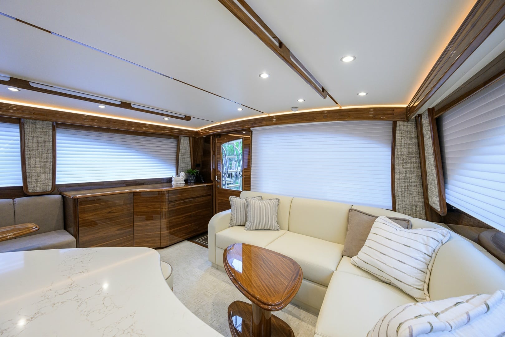 Viking 54 - Dog House - Salon