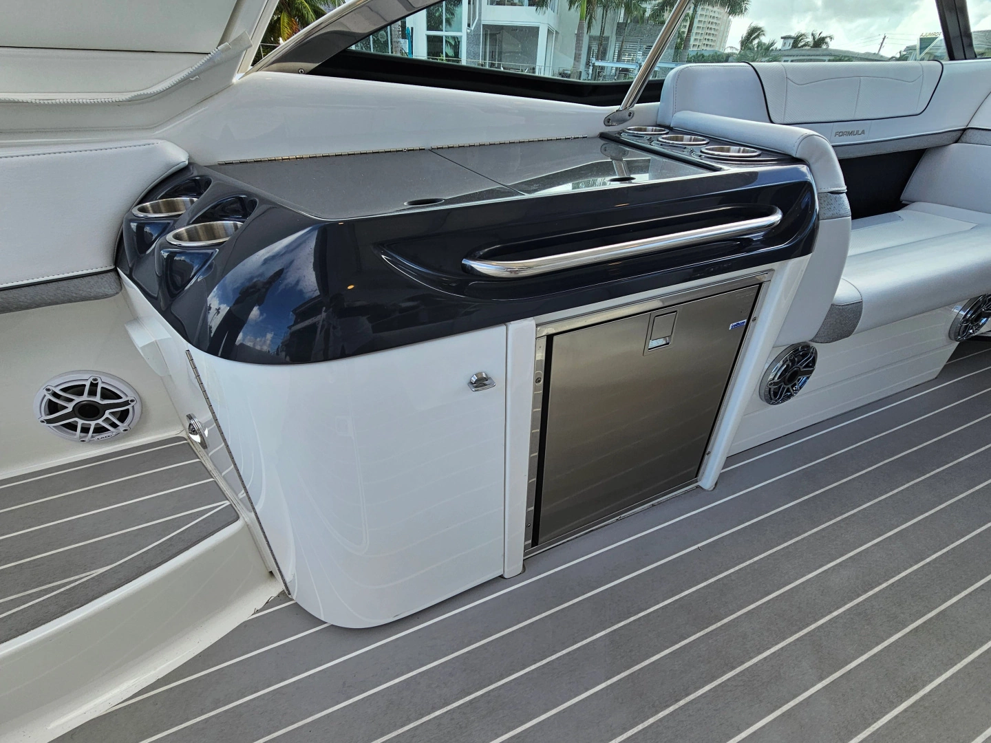 Formula 350 Crossover Bowrider Yacht For Sale