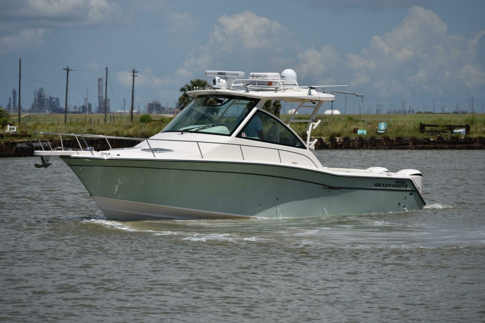 2016 Grady-White 330 Express 