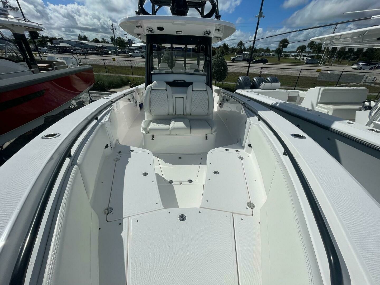 33ft Everglades Yacht For Sale