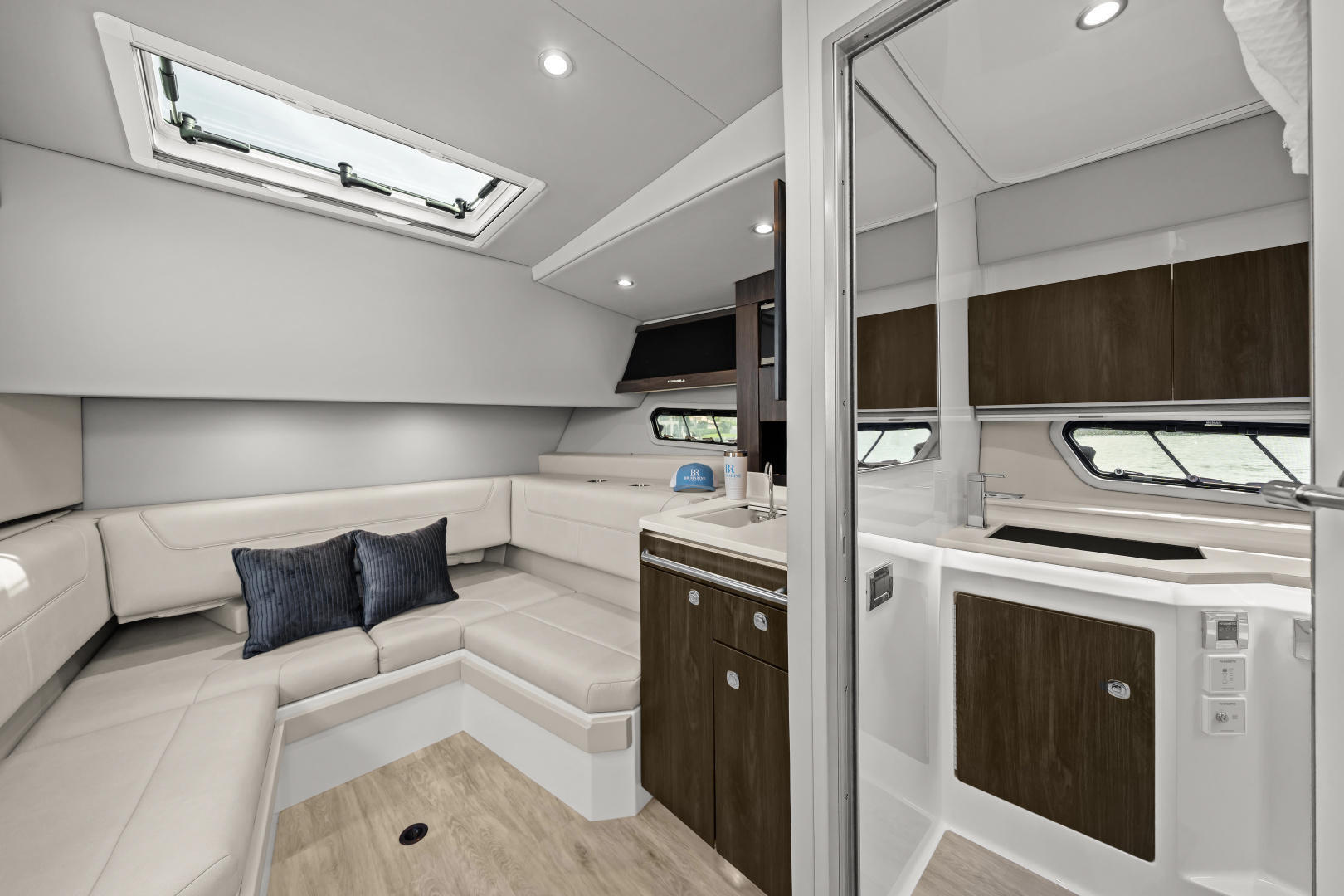 LADY CHAMPAGNE 2 40ft Formula Yacht For Sale