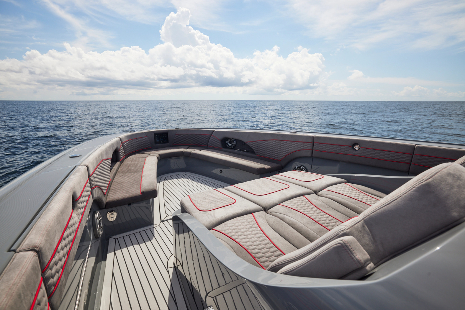 2024 Midnight Express 52 Vitesse