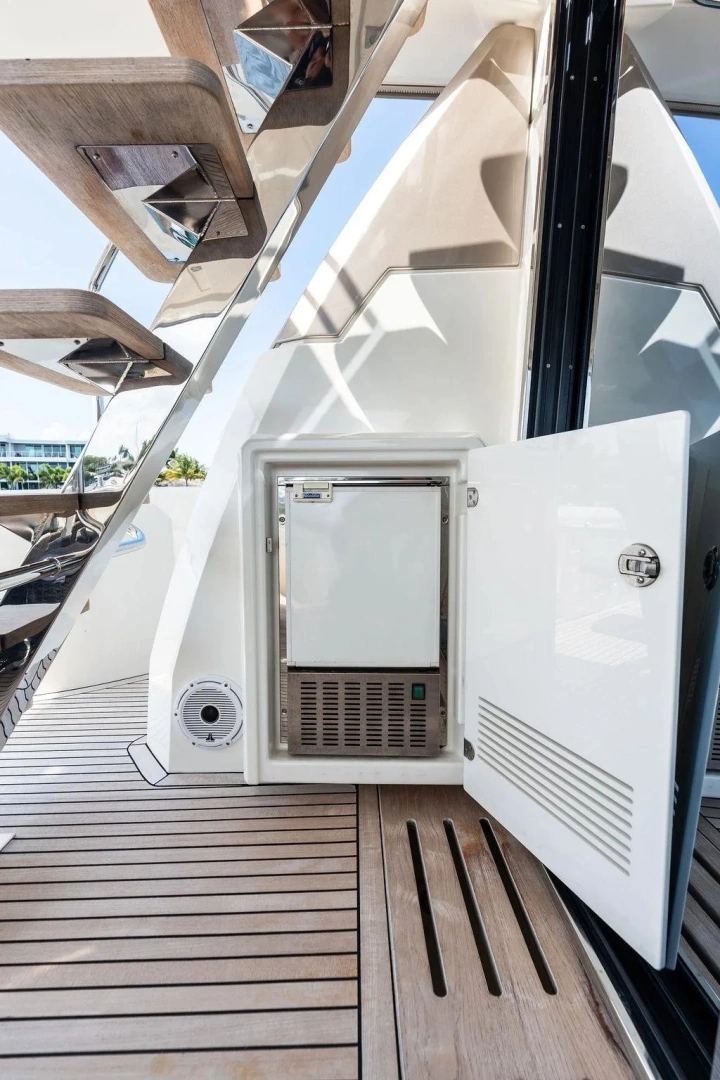 Prestige 680 Yacht For Sale