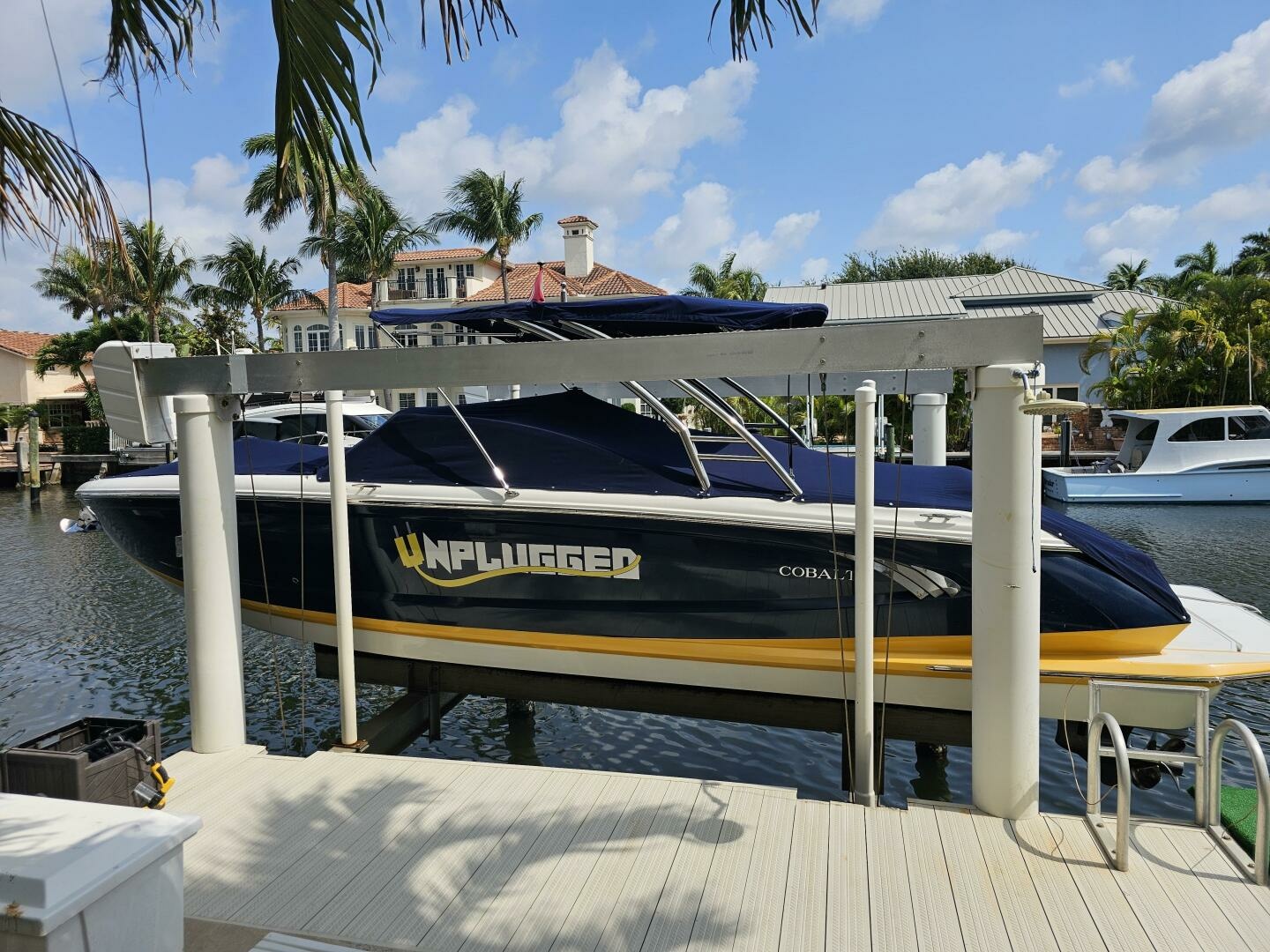 Unplugged 28ft Cobalt Yacht For Sale