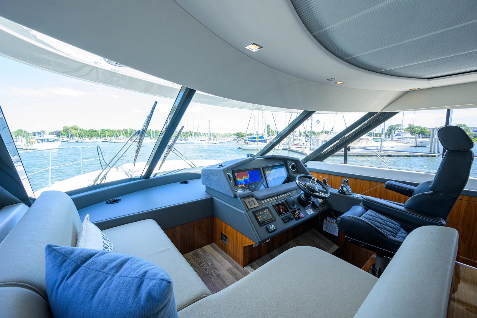 Riviera 5400 Sport Yacht Yacht For Sale