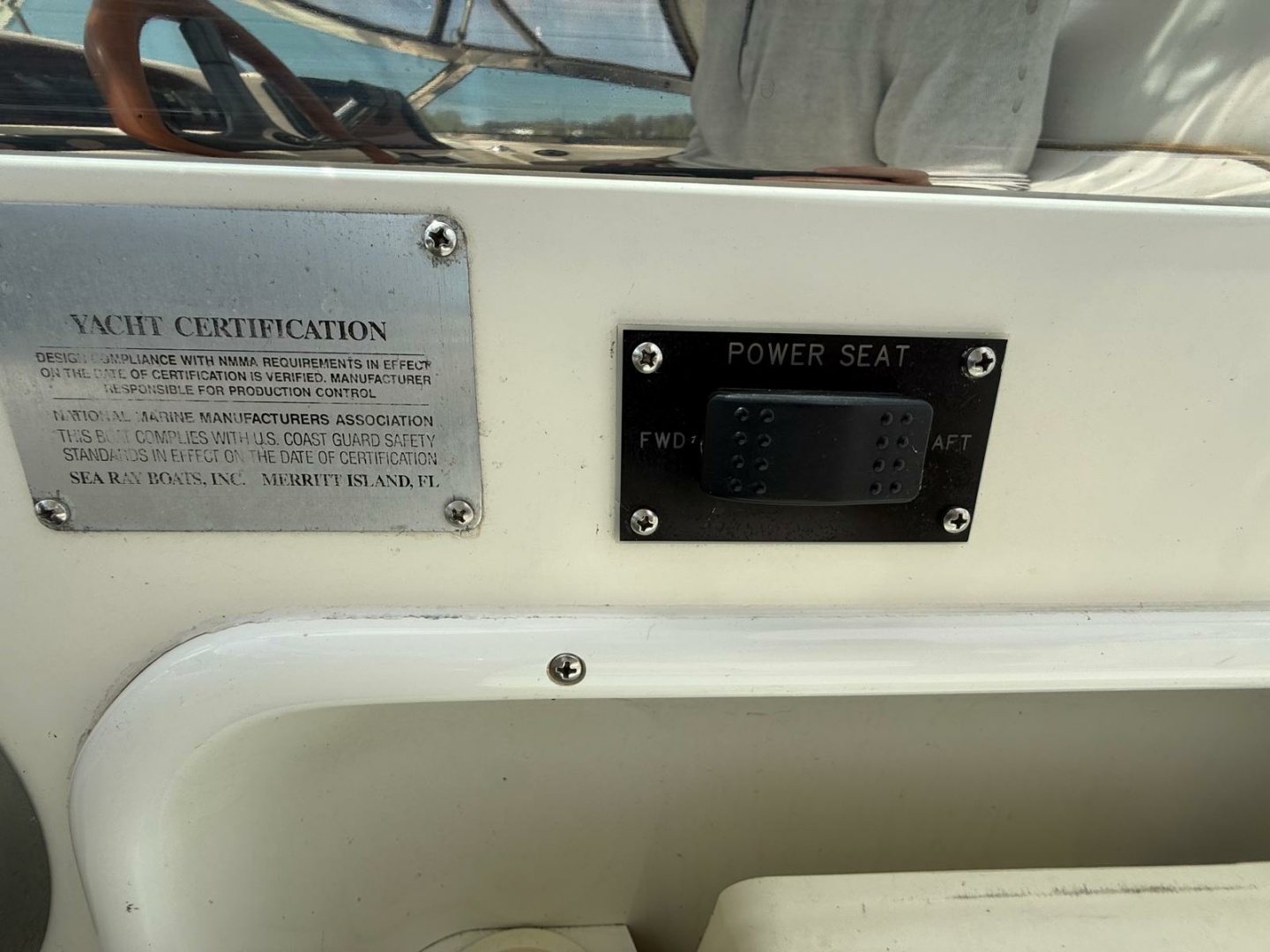 1996 Sea Ray 370 Sundancer 37