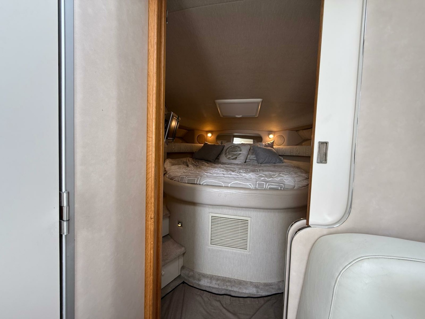 1996 Sea Ray 370 Sundancer 37