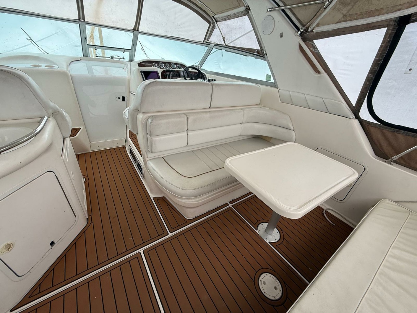 1997 Sea Ray 330 Sundancer 33