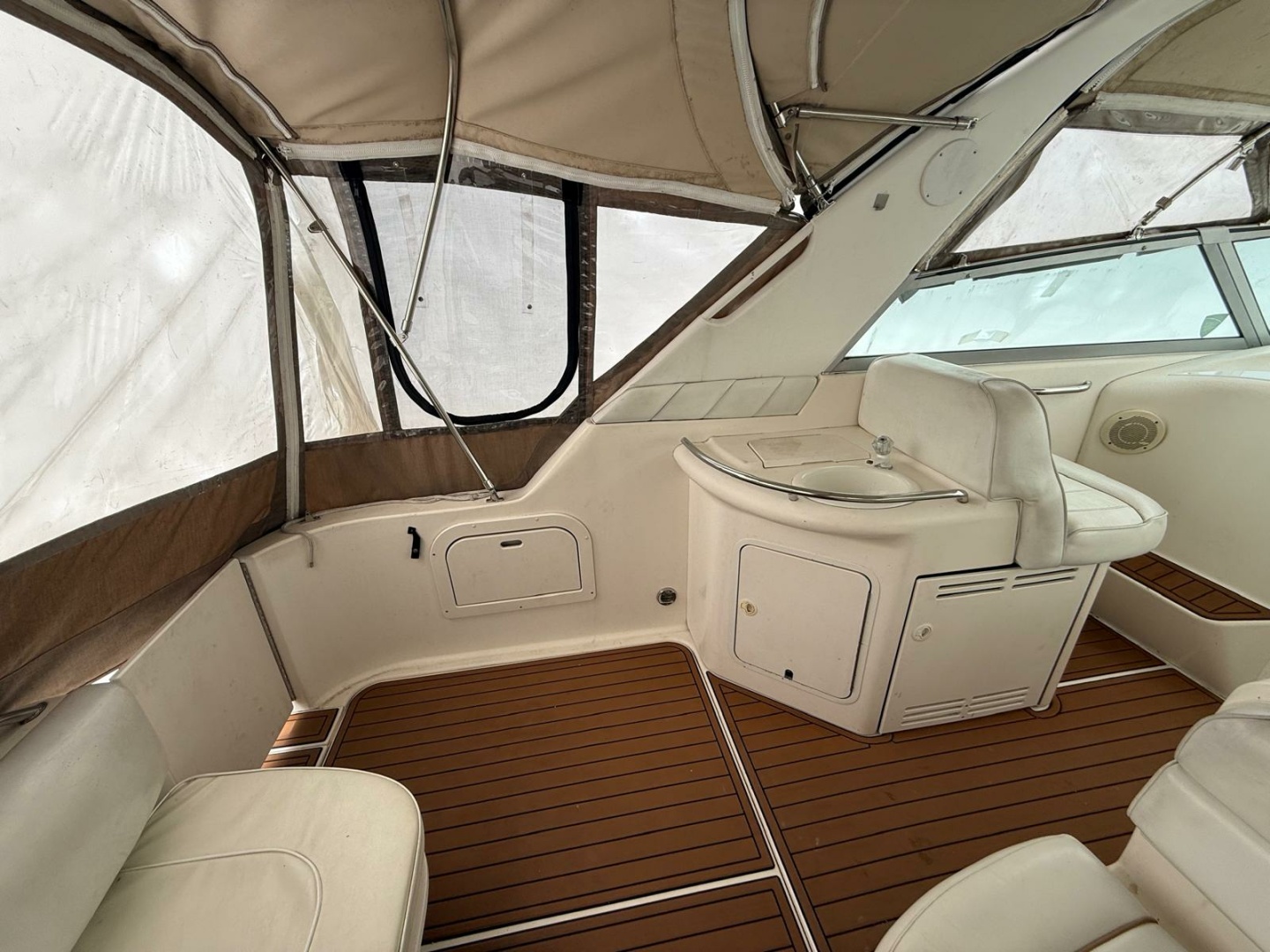1997 Sea Ray 330 Sundancer 33