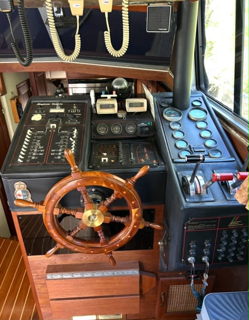 1985 Bayliner  3870