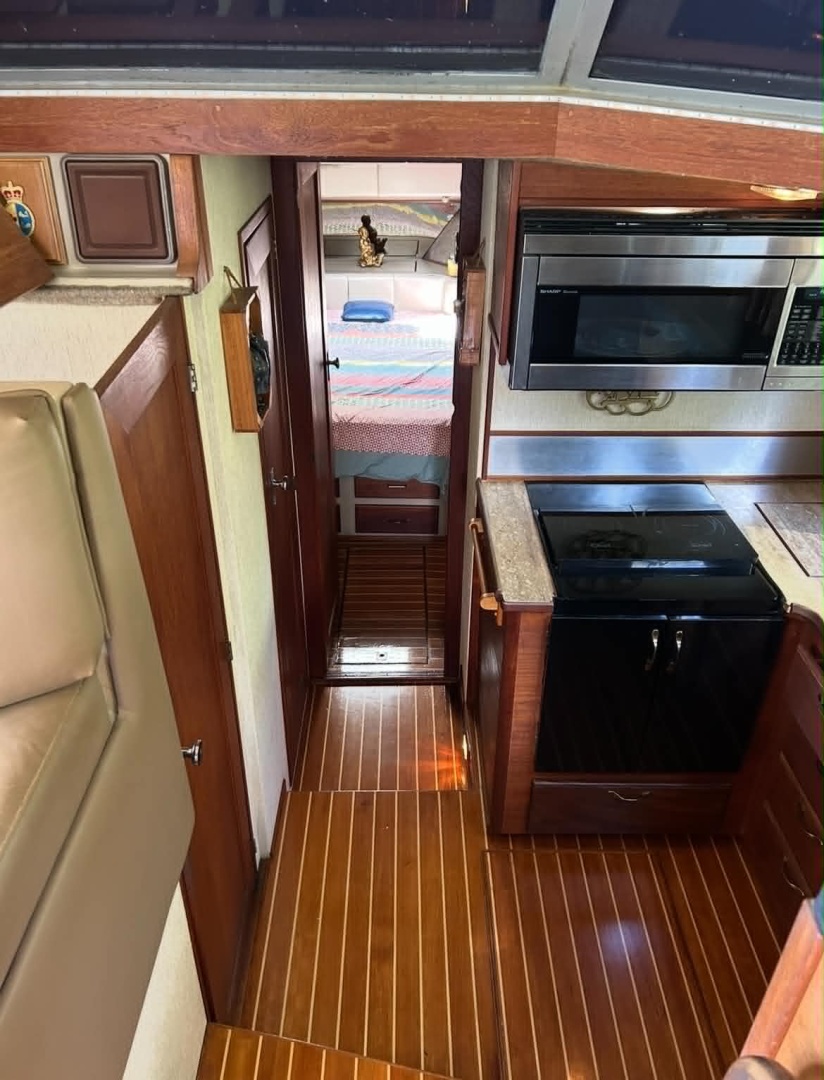 1985 Bayliner  3870