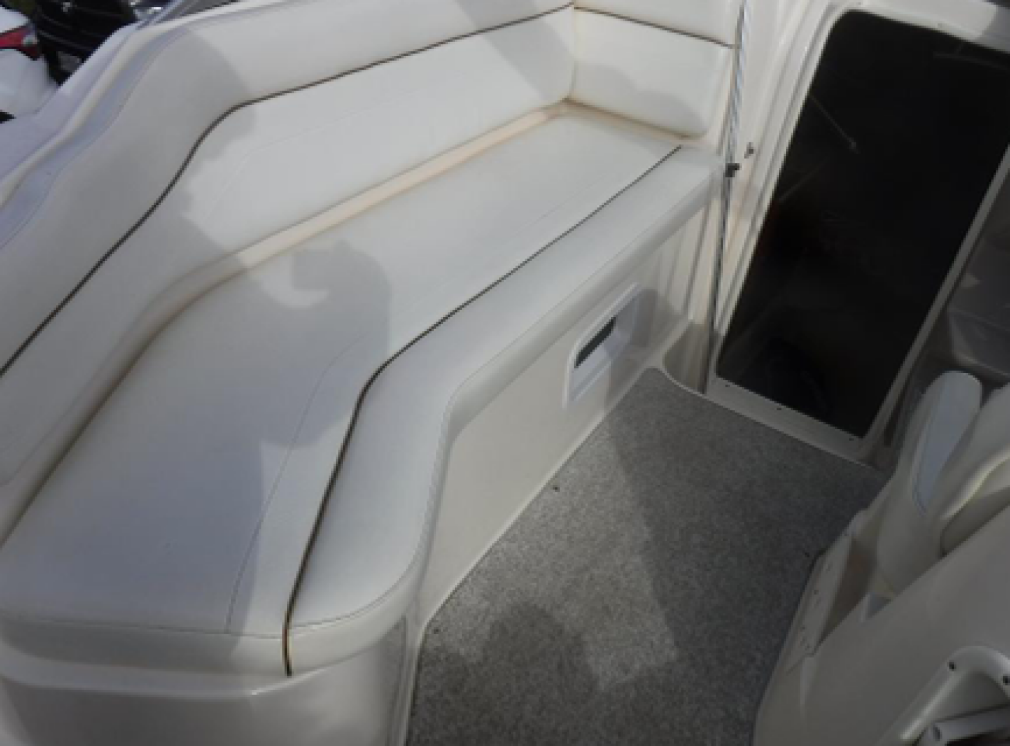 2004 Rinker 2500 Fiesta Vee