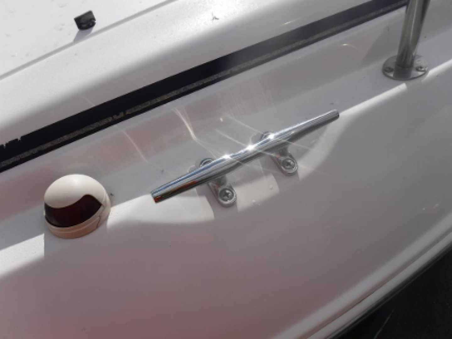 2004 Rinker 2500 Fiesta Vee