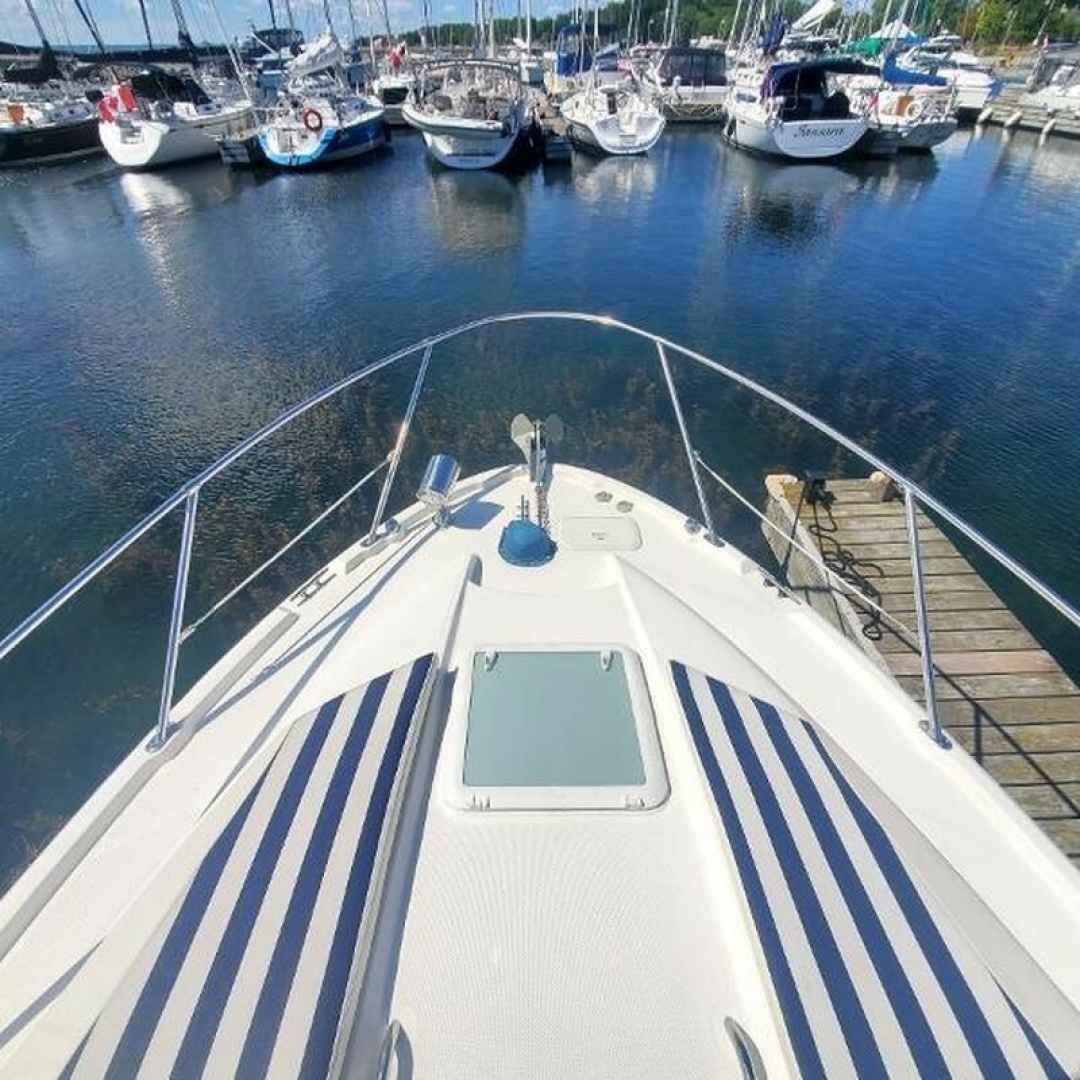 2008 Bayliner 320 Express Cruiser 32
