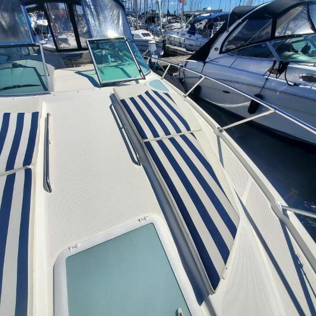 32ft Bayliner Yacht For Sale