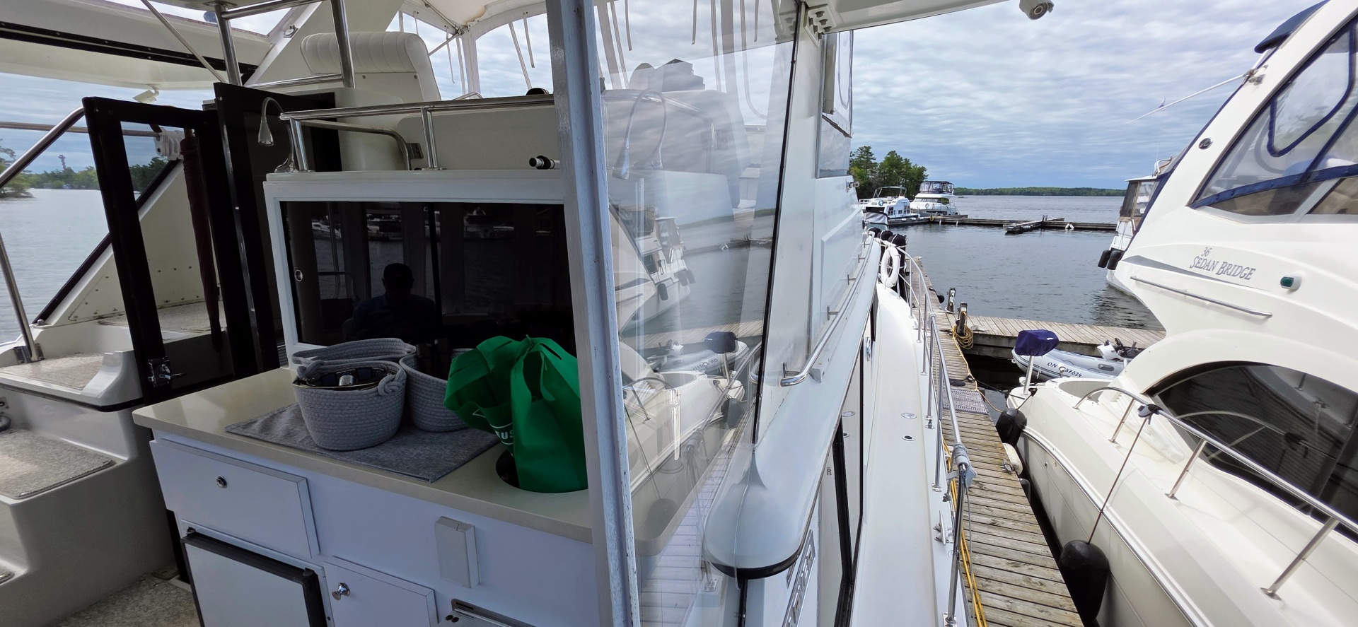 1987 Carver 4207 Aft Cabin 42