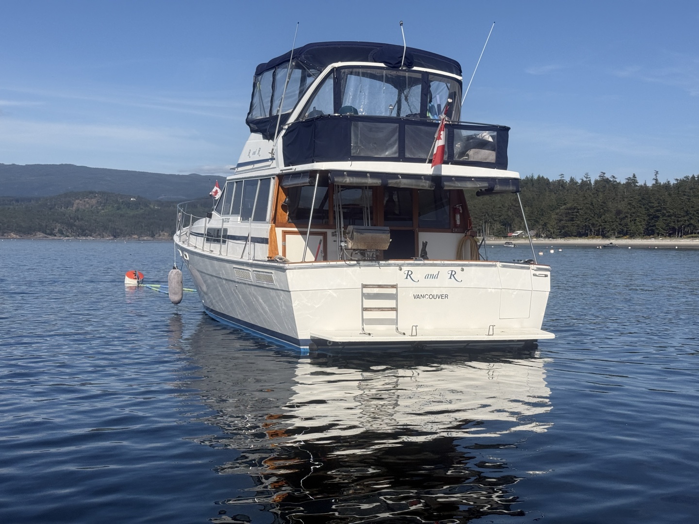 1985 Bayliner 3870 Motoryacht — photograph 5