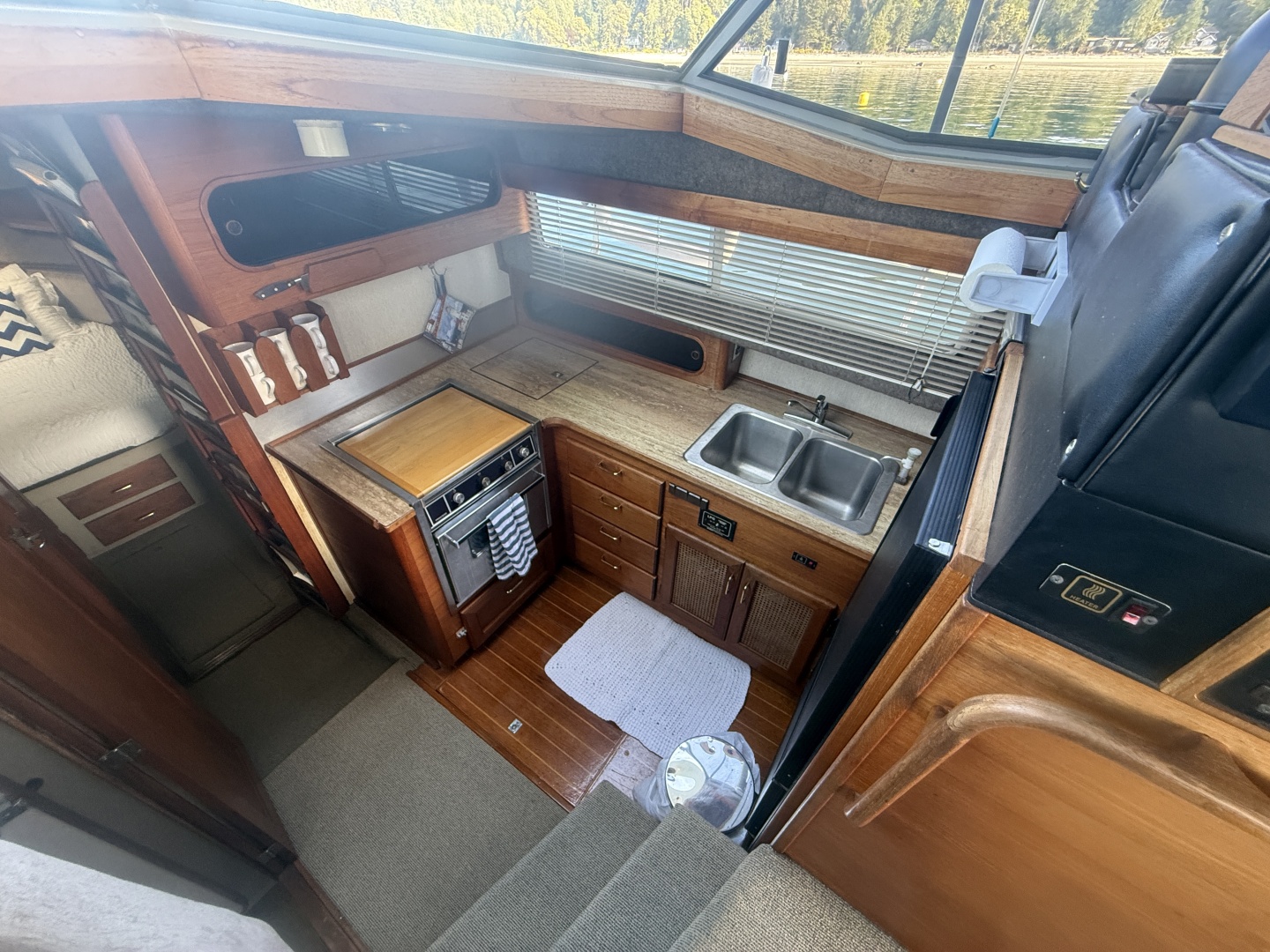 38ft Bayliner Yacht For Sale