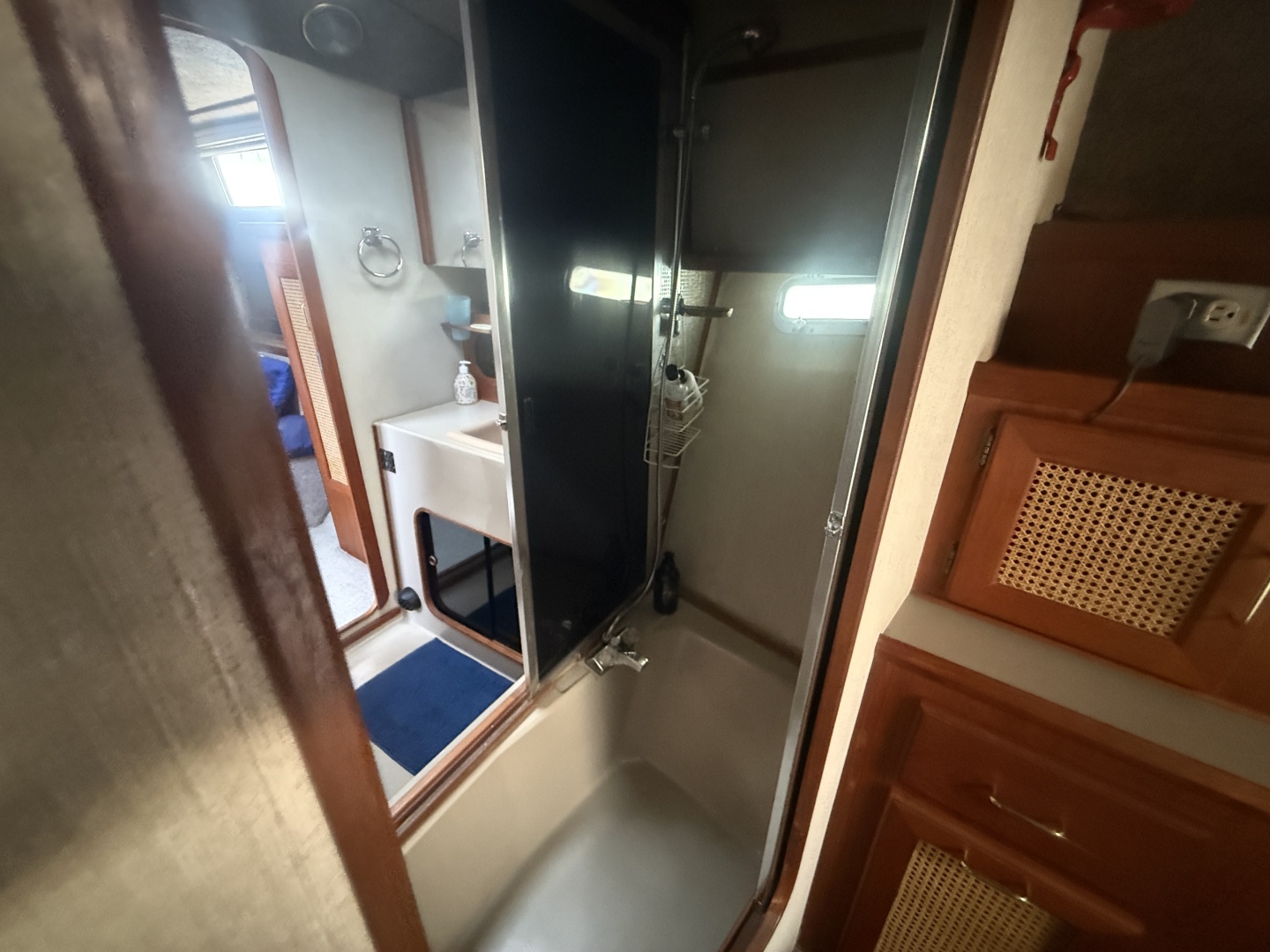 1985 Bayliner 3870 Motoryacht 38