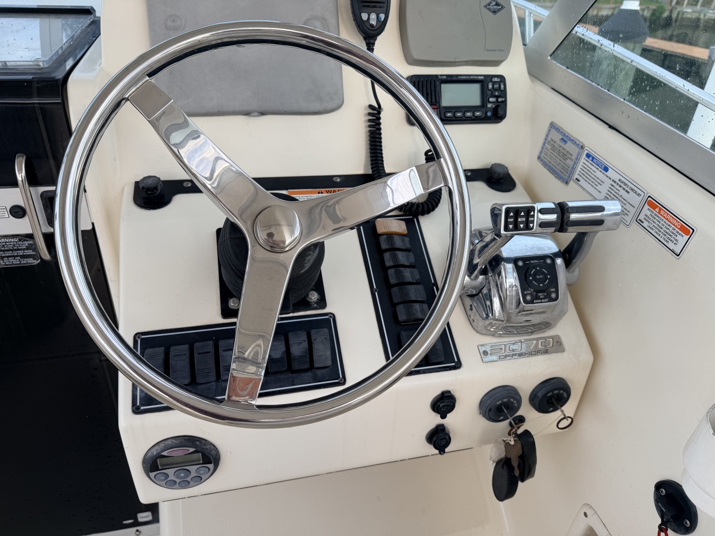 2006 Pursuit 3070