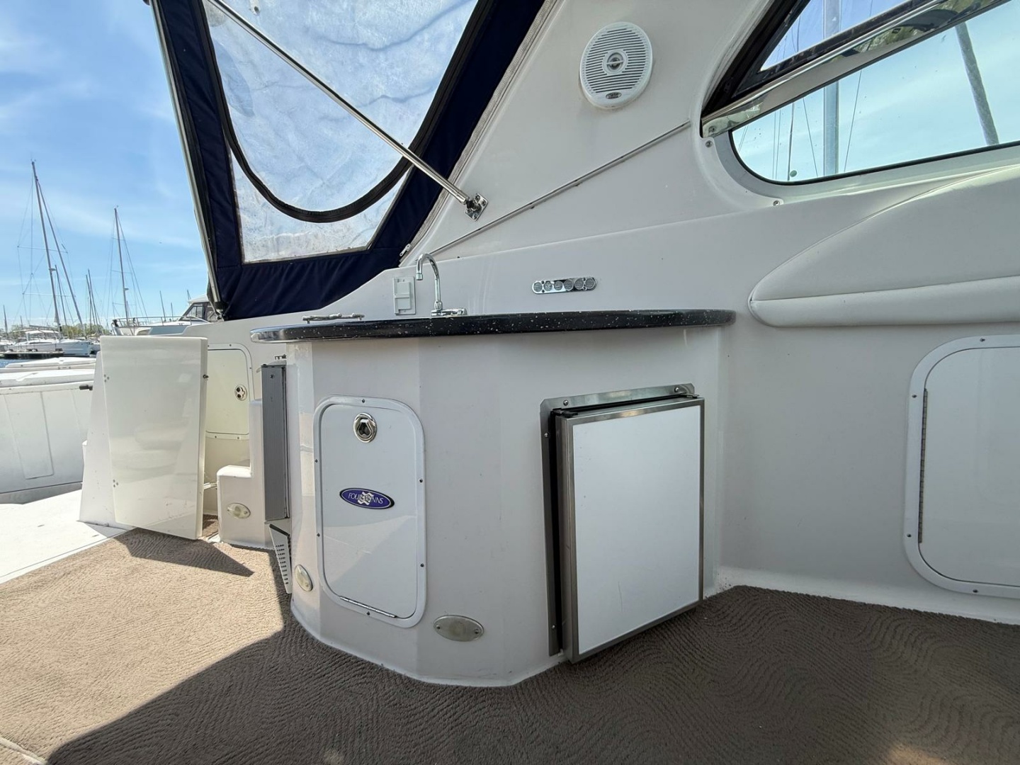 37ft Four Winns Yacht For Sale