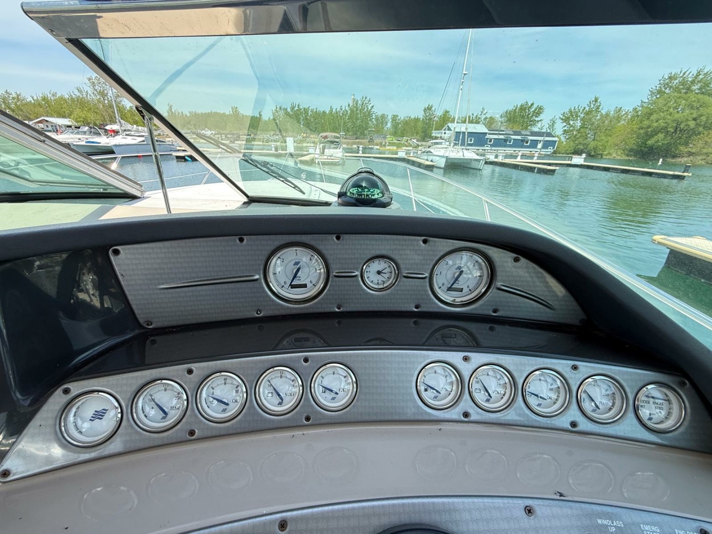 37ft Four Winns Yacht For Sale