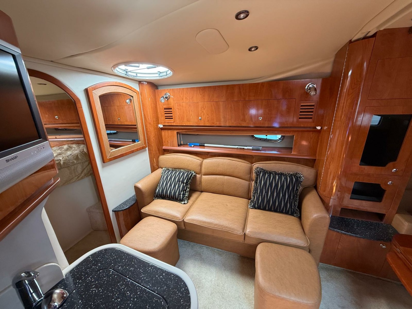 37ft Four Winns Yacht For Sale
