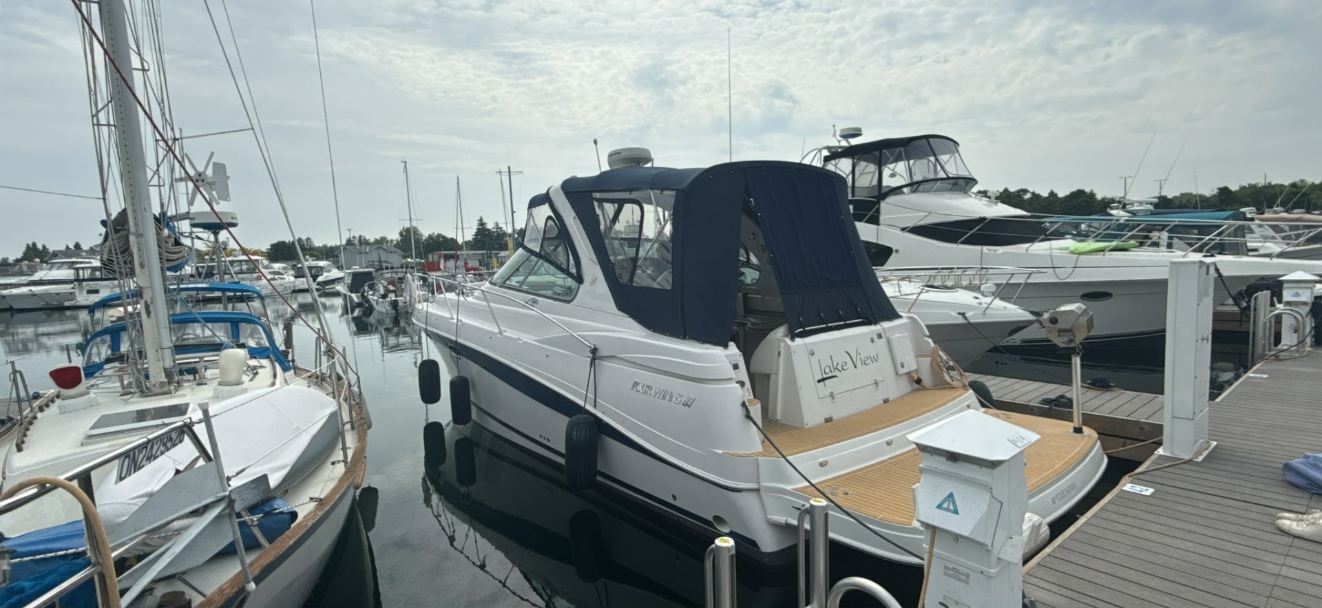 2005 Four Winns 378 Vista — photograph 2