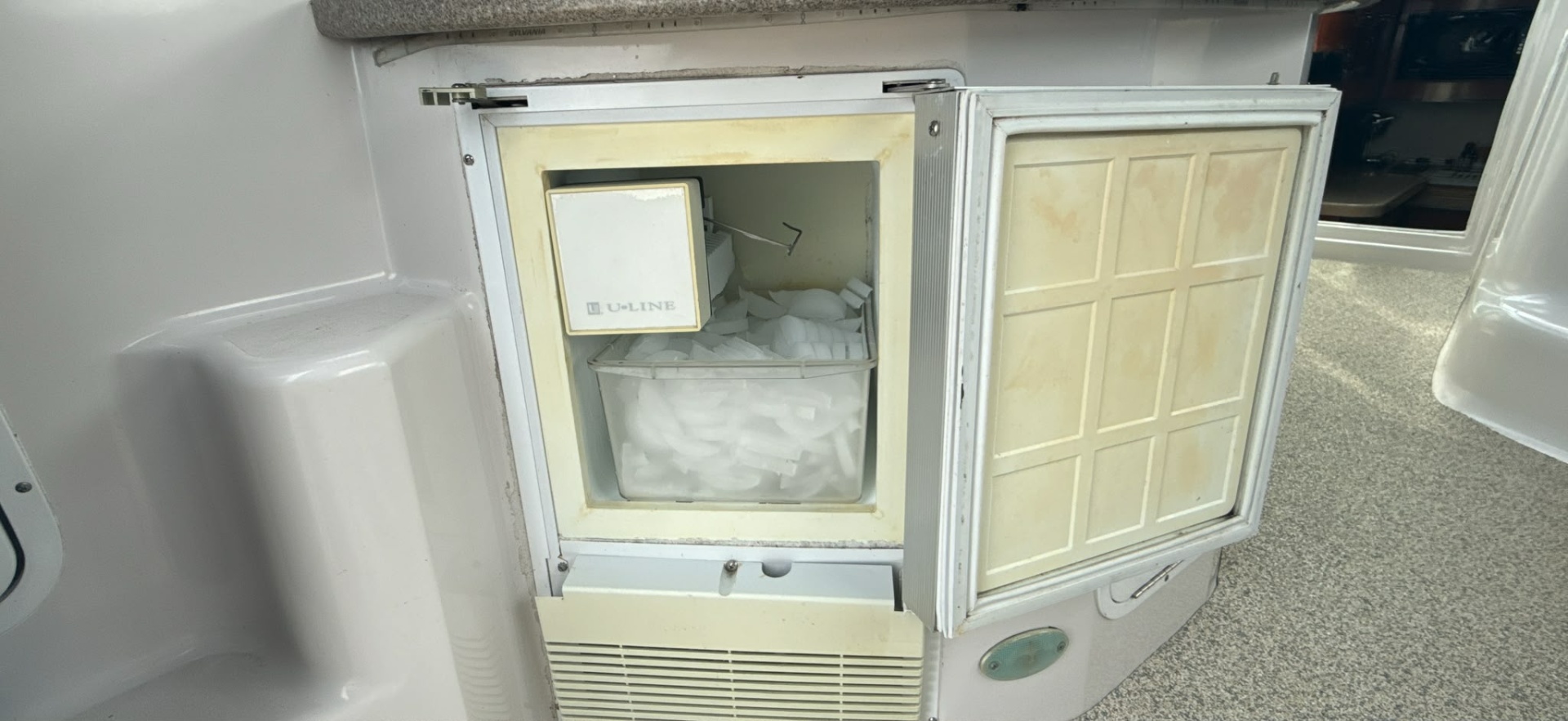 2005 Four Winns 378 Vista
