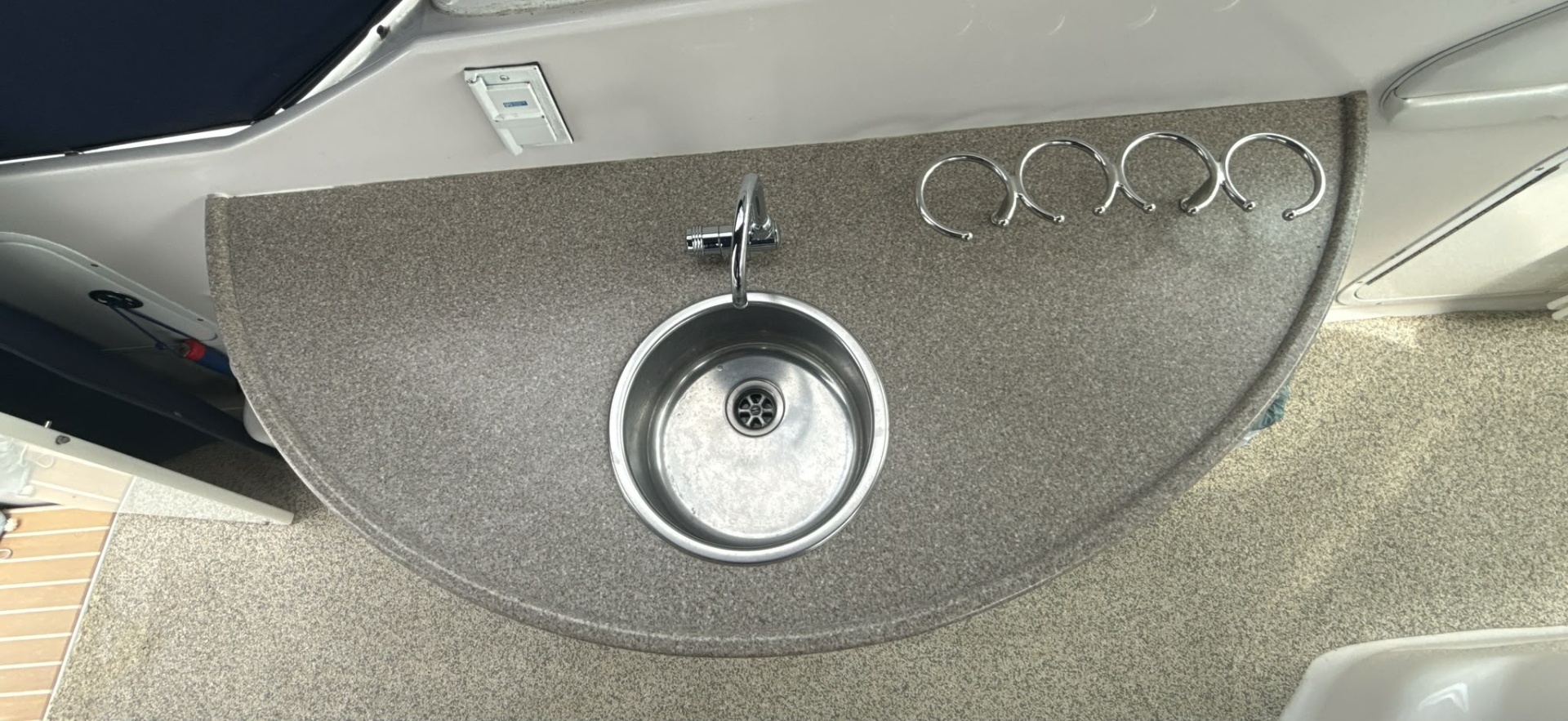 2005 Four Winns 378 Vista