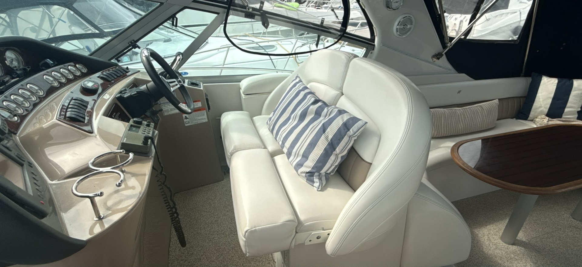 37ft Four Winns Yacht For Sale