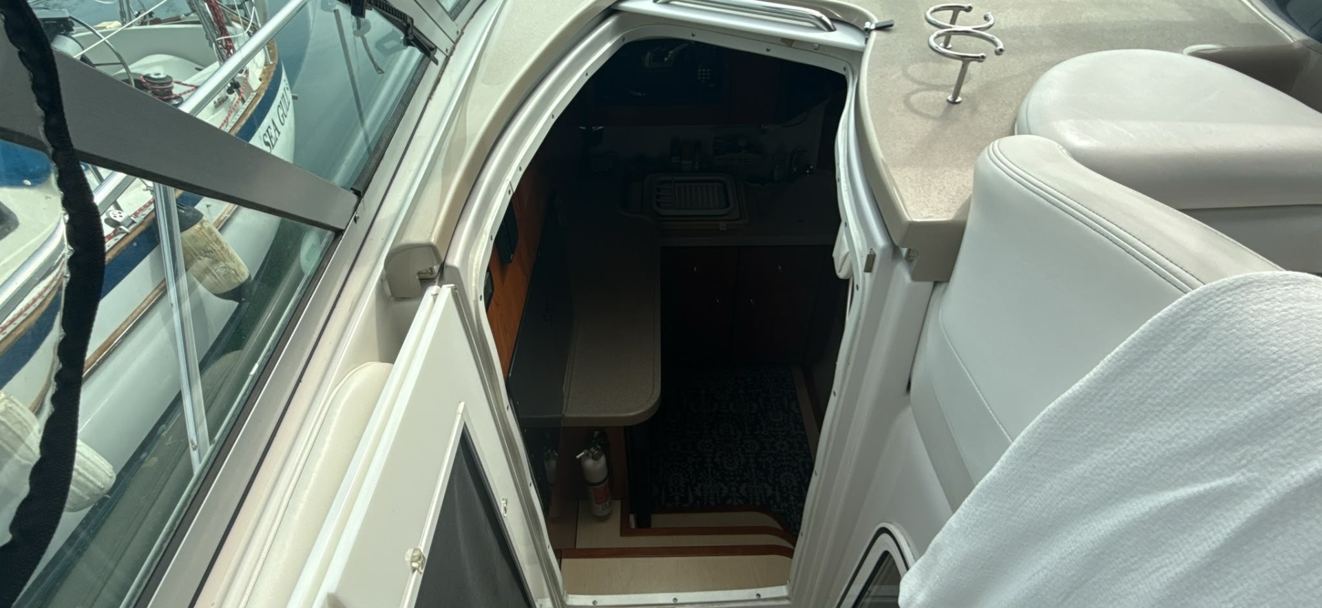 37ft Four Winns Yacht For Sale