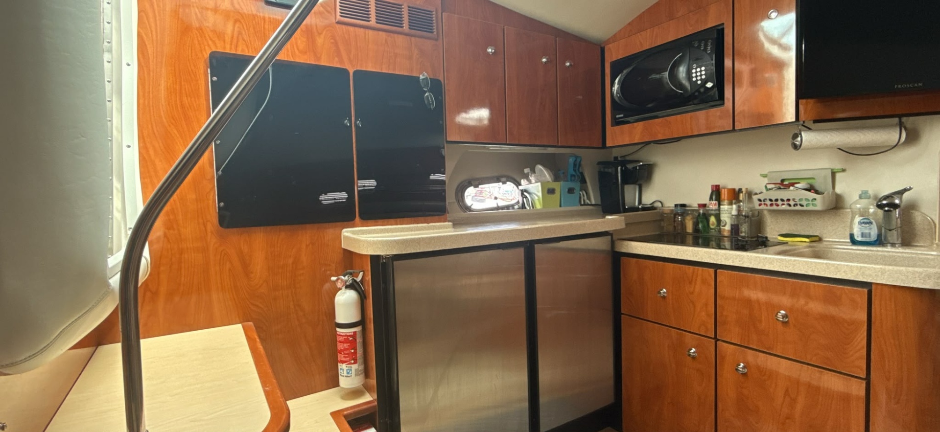37ft Four Winns Yacht For Sale