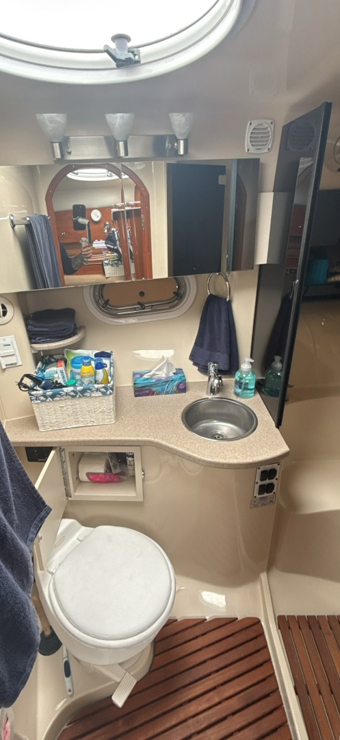 37ft Four Winns Yacht For Sale