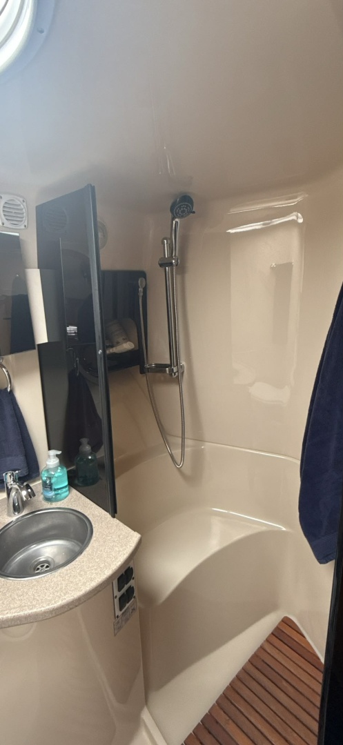 2005 Four Winns 378 Vista